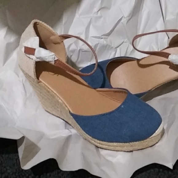 Shoes - Picture 2 of 3